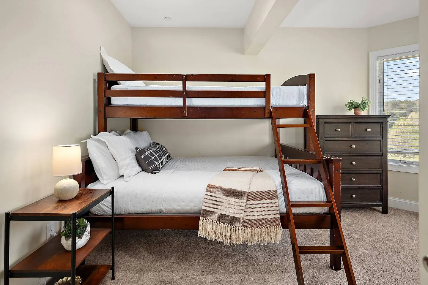 Lux Estate Mins to OCMD! Gym-GameRoom-FirePit-BBQ 16