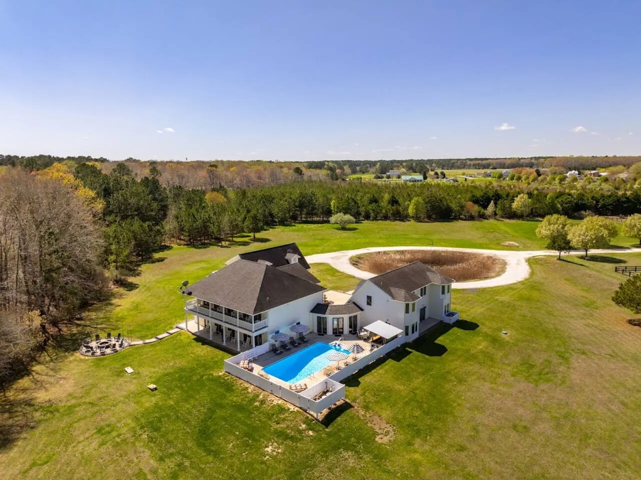 Lux Estate Mins to OCMD! Gym-GameRoom-FirePit-BBQ 7