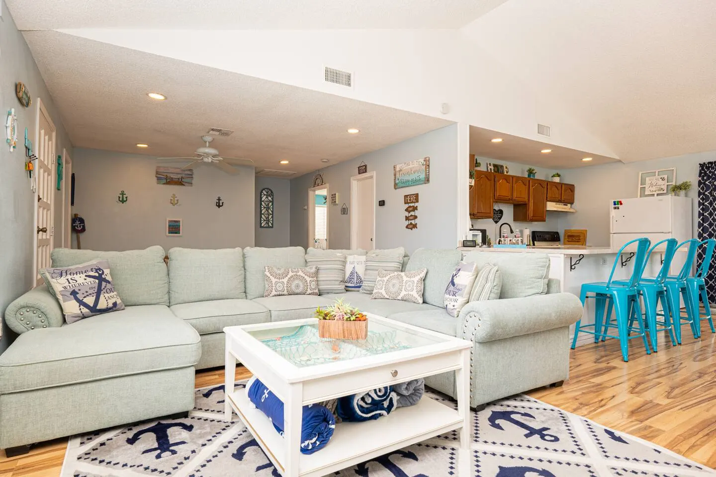 "Anchored Inn" Great Location Sleeps 12 BBQ 9