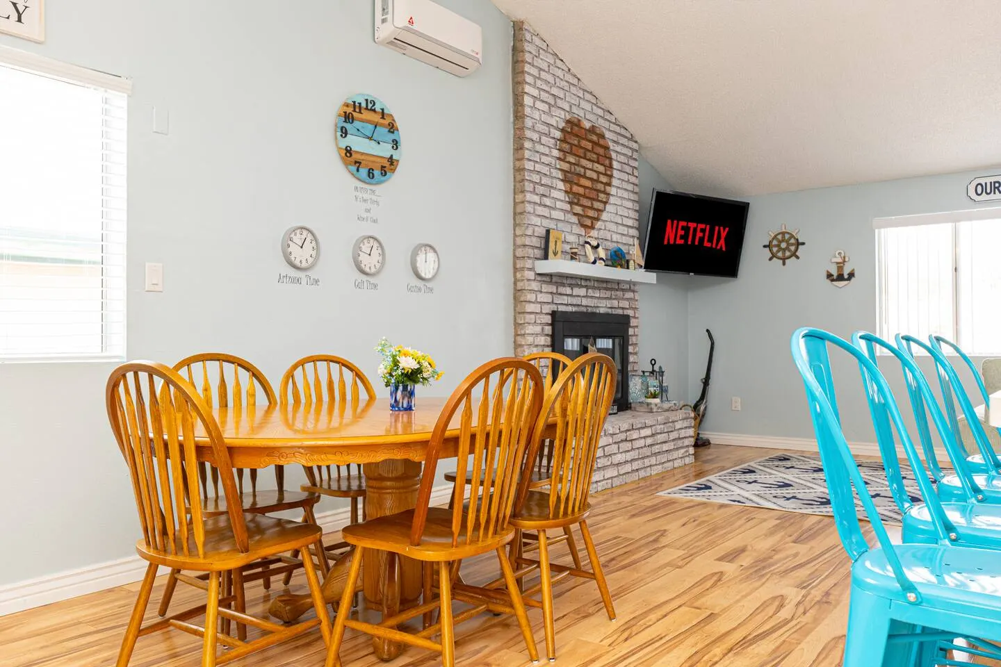 "Anchored Inn" Great Location Sleeps 12 BBQ 14