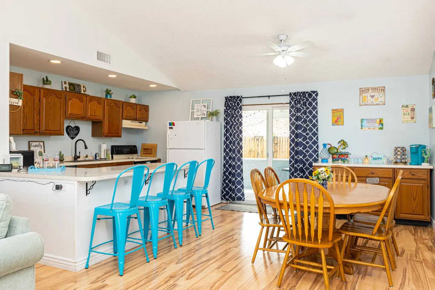 "Anchored Inn" Great Location Sleeps 12 BBQ 15