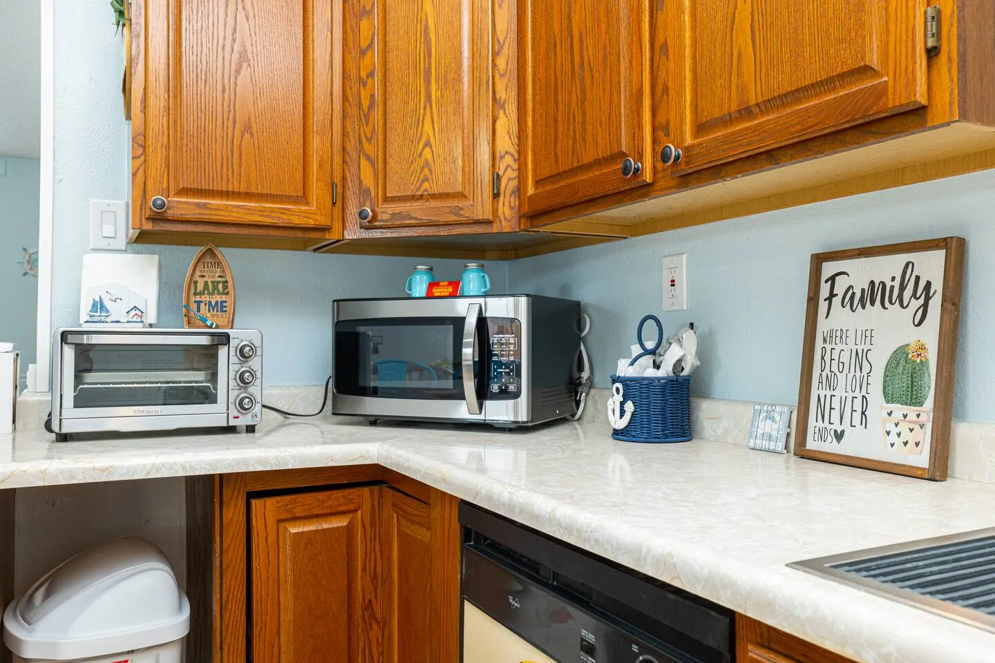 "Anchored Inn" Great Location Sleeps 12 BBQ 16