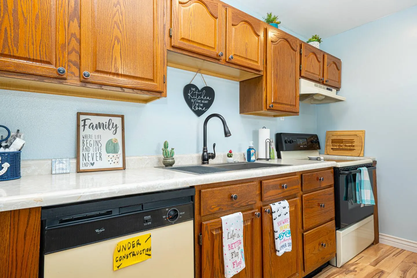 "Anchored Inn" Great Location Sleeps 12 BBQ 17