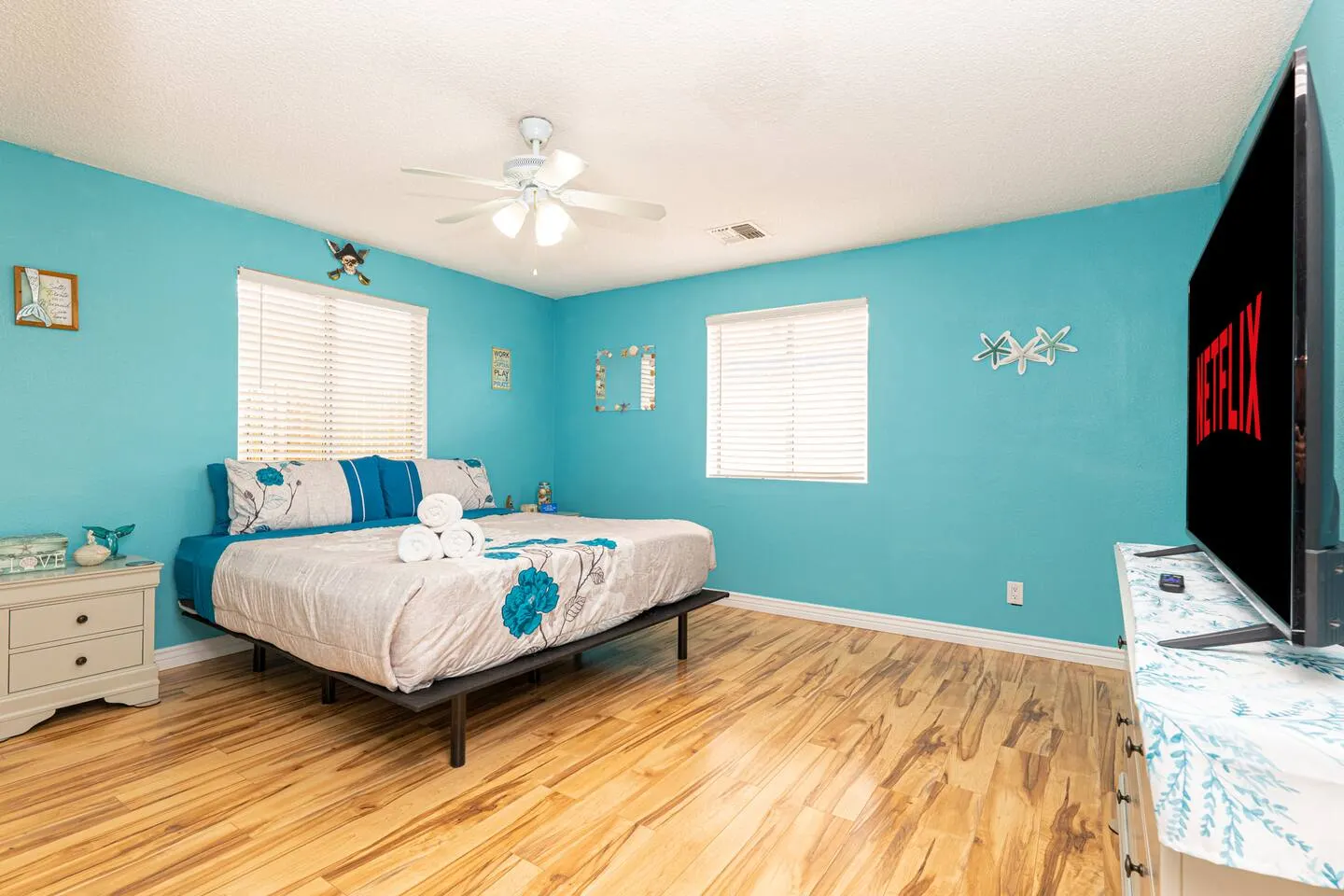 "Anchored Inn" Great Location Sleeps 12 BBQ 5