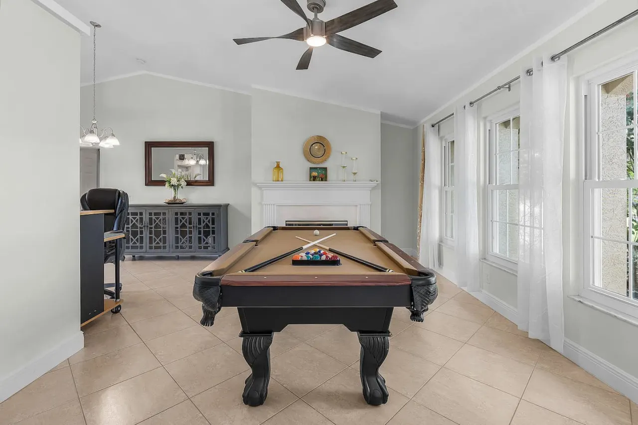 Heated Pool home with FREE Pay Per View Sports — photo 2