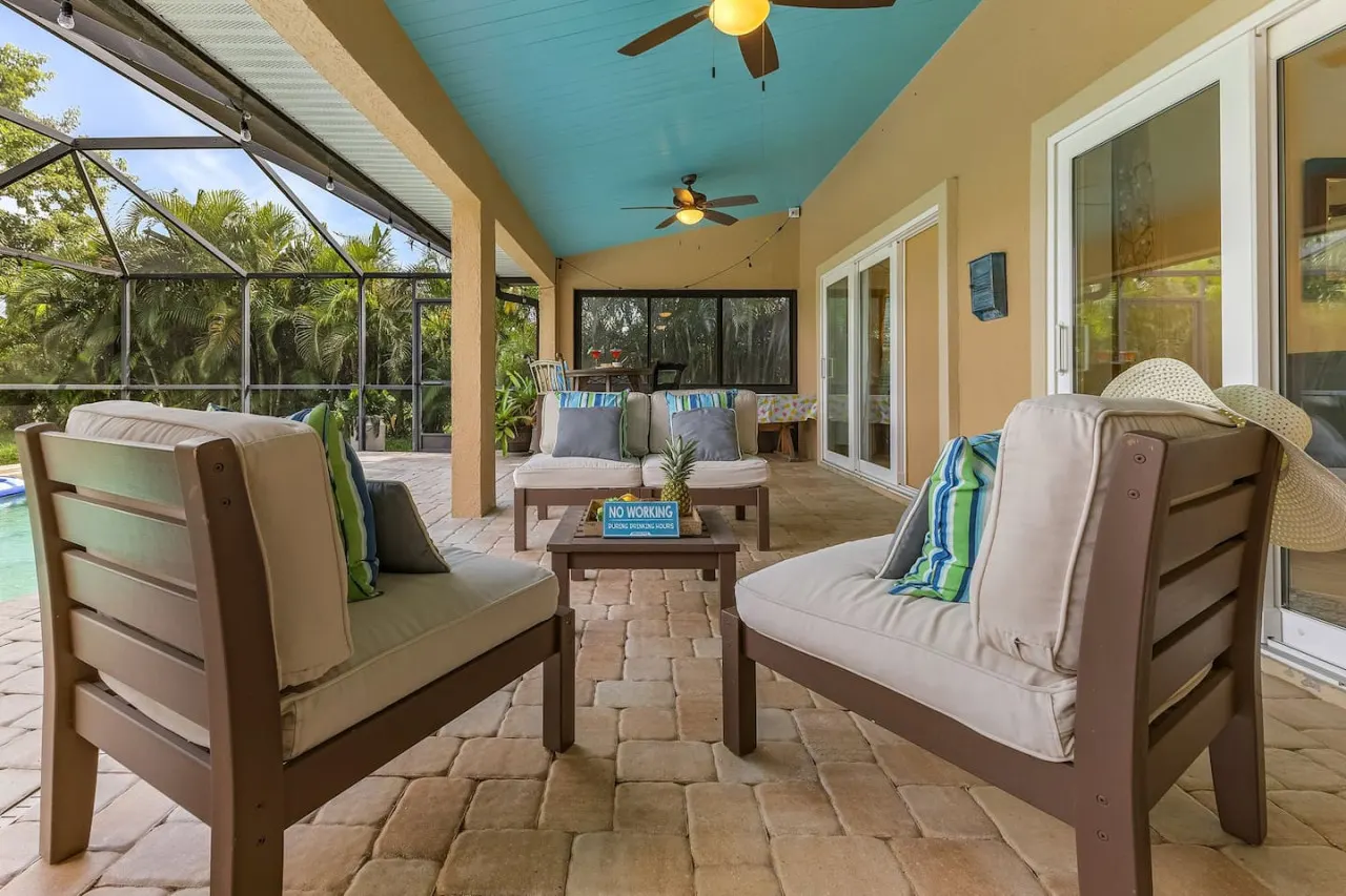 Heated Pool home with FREE Pay Per View Sports — photo 3