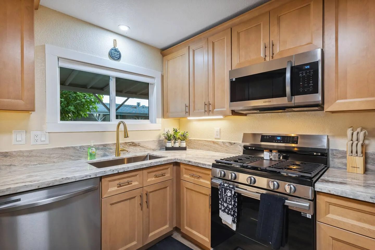 Horizon Villa 2bd 2ba Riverfront Game Room 19