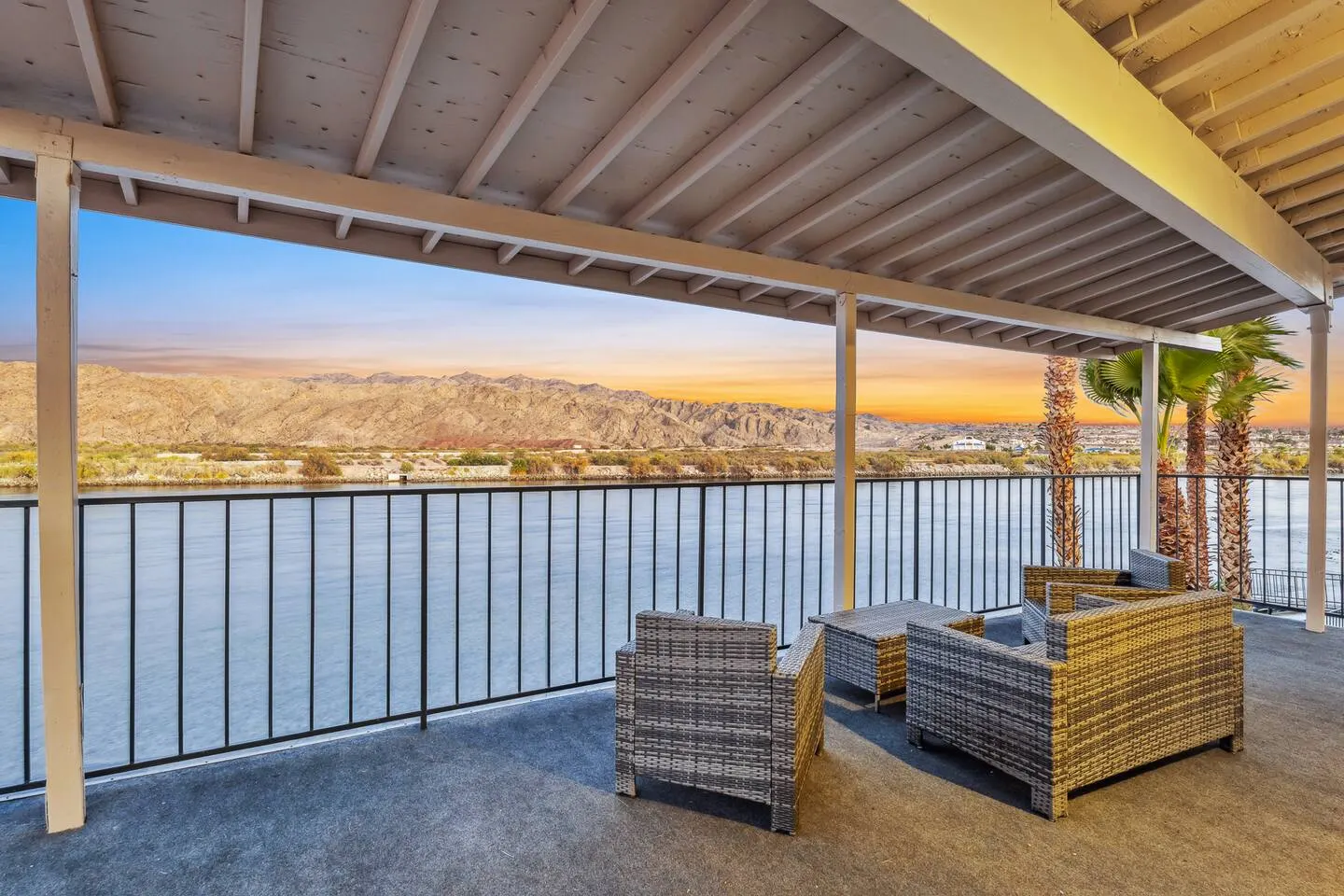 Horizon Villa 2bd 2ba Riverfront Game Room 8
