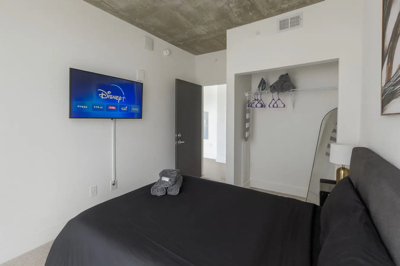 Vibrant 2BR Stay Pool, Sauna & Lounge P2 9
