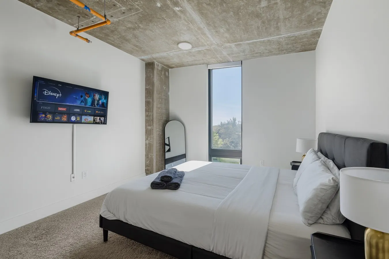 Vibrant 2BR Stay Pool, Sauna & Lounge P2 11