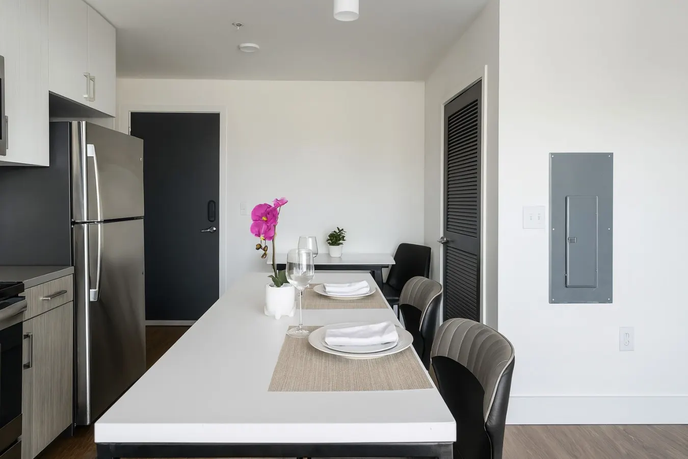 Vibrant 2BR Stay Pool, Sauna & Lounge P2 18