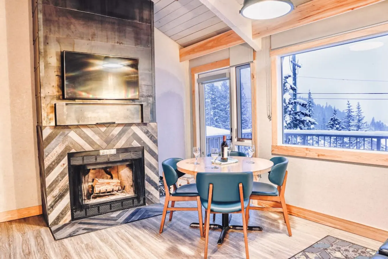 Cozy 3 Bed Mountain Cabin Loft Pool + EPIC views!