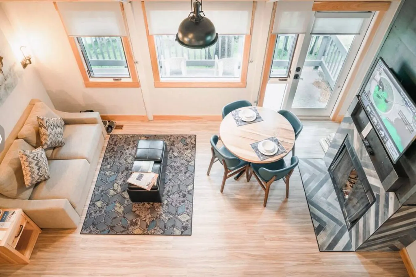 Cozy 3 Bed Mountain Cabin Loft Pool + EPIC views! 6