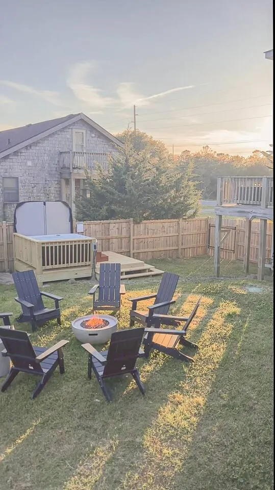 6BR Hot Tub Yard King Bed Pets Walk 2 Food 9