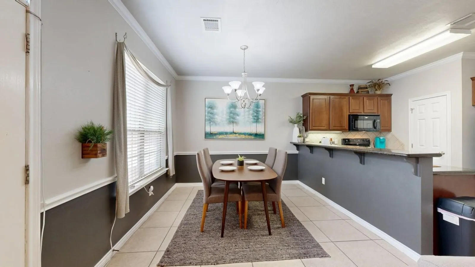 University Place - 3.5 miles to Kyle Field, Pool access!