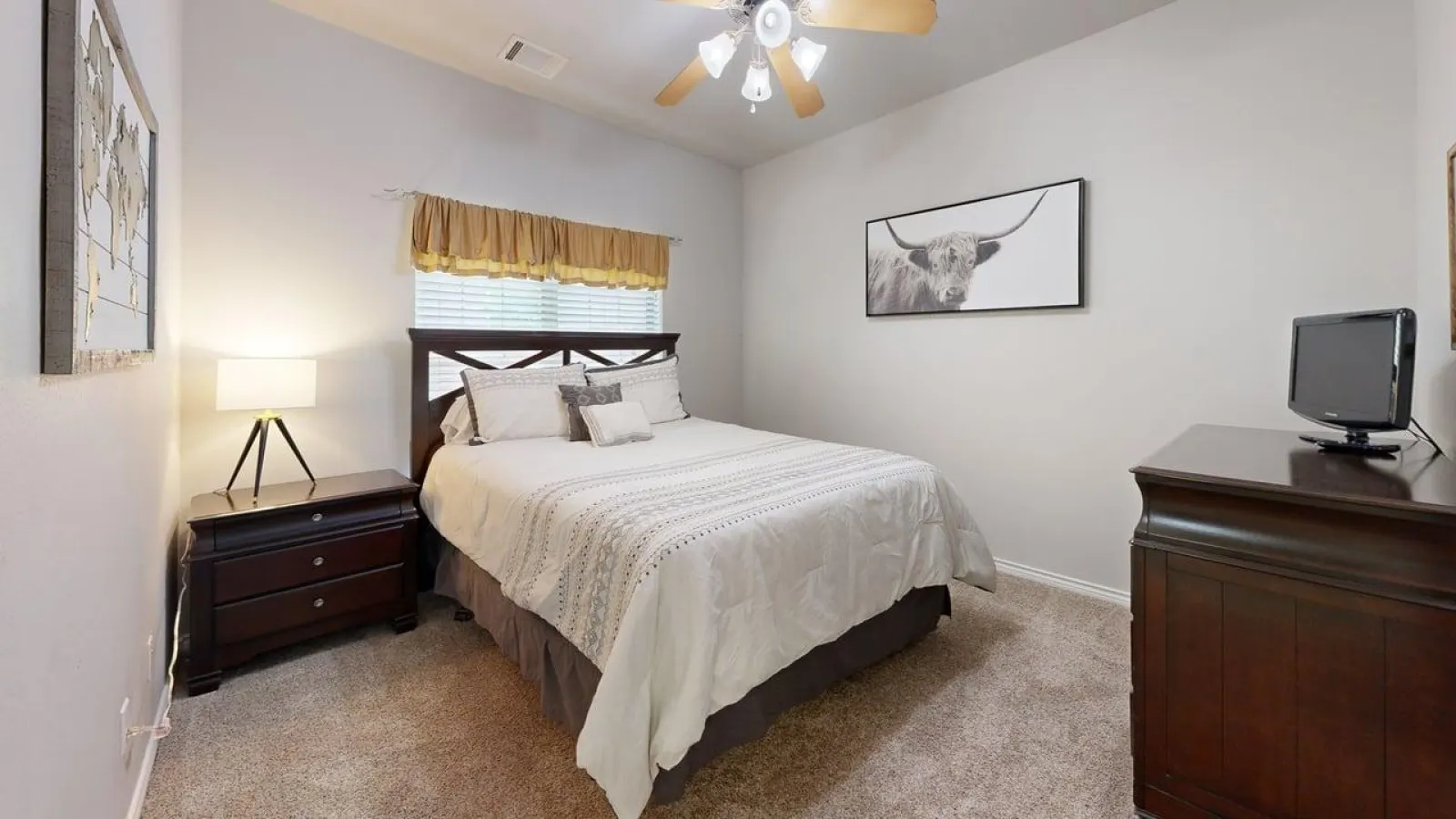 University Place - 3.5 miles to Kyle Field, Pool access! 10