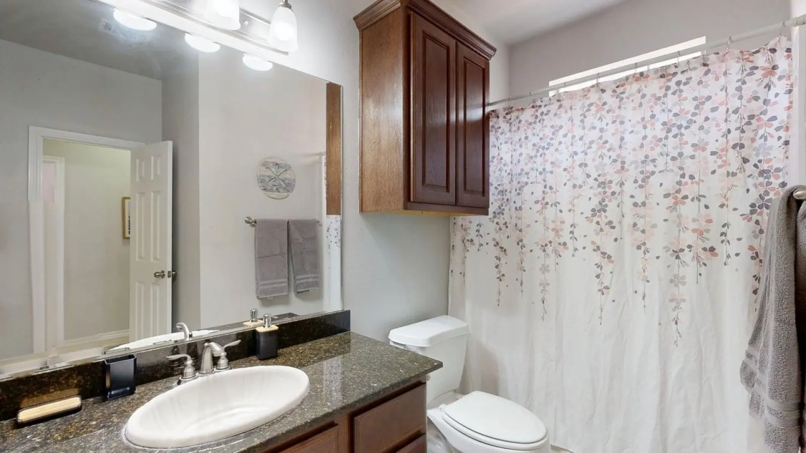 University Place - 3.5 miles to Kyle Field, Pool access! 13