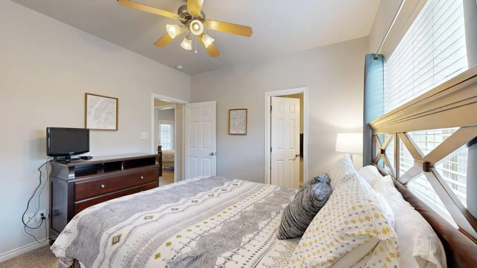 University Place - 3.5 miles to Kyle Field, Pool access! 16