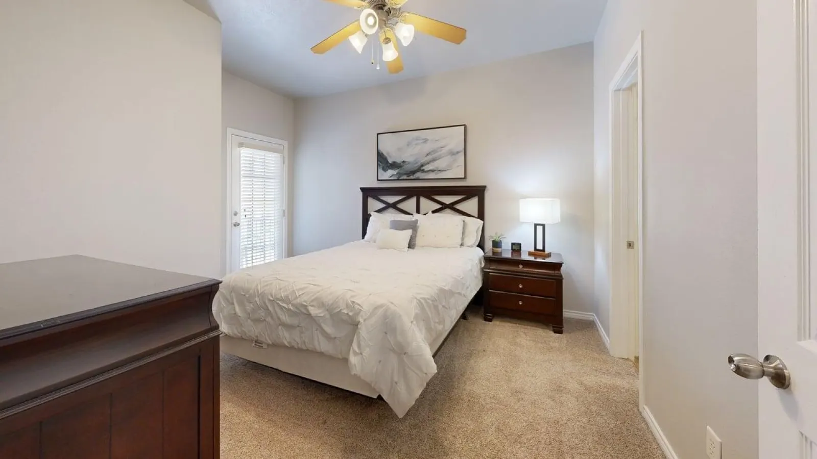 University Place - 3.5 miles to Kyle Field, Pool access! 19