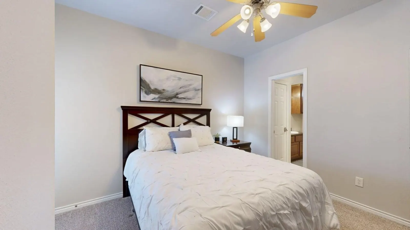University Place - 3.5 miles to Kyle Field, Pool access! 20