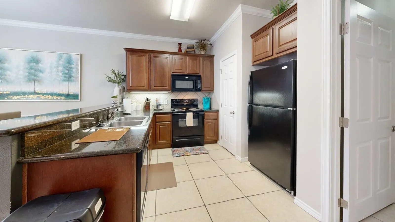 University Place - 3.5 miles to Kyle Field, Pool access! — photo 4