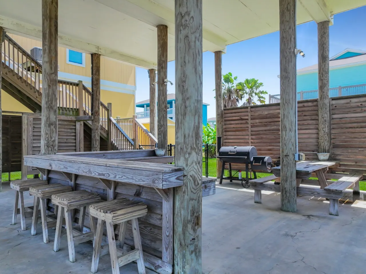 Anchors Away, Crystal Beach, Bolivar Peninsula, Sleeps 10, Fenced Back Yard, 3 Bedrooms, Play Set, Walk to Beach, In Tow
