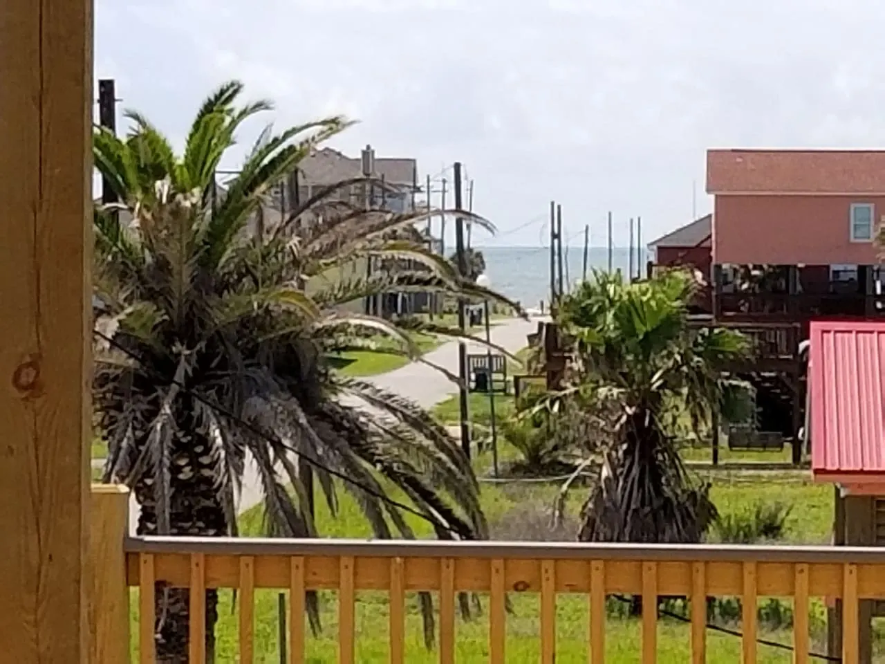 Anchors Away, Crystal Beach, Bolivar Peninsula, Sleeps 10, Fenced Back Yard, 3 Bedrooms, Play Set, Walk to Beach, In Tow 10