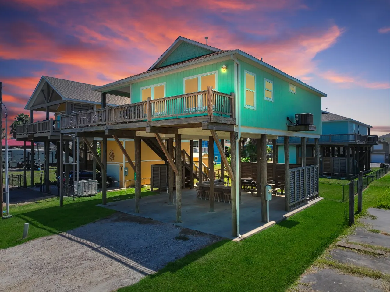 Anchors Away, Crystal Beach, Bolivar Peninsula, Sleeps 10, Fenced Back Yard, 3 Bedrooms, Play Set, Walk to Beach, In Tow 11