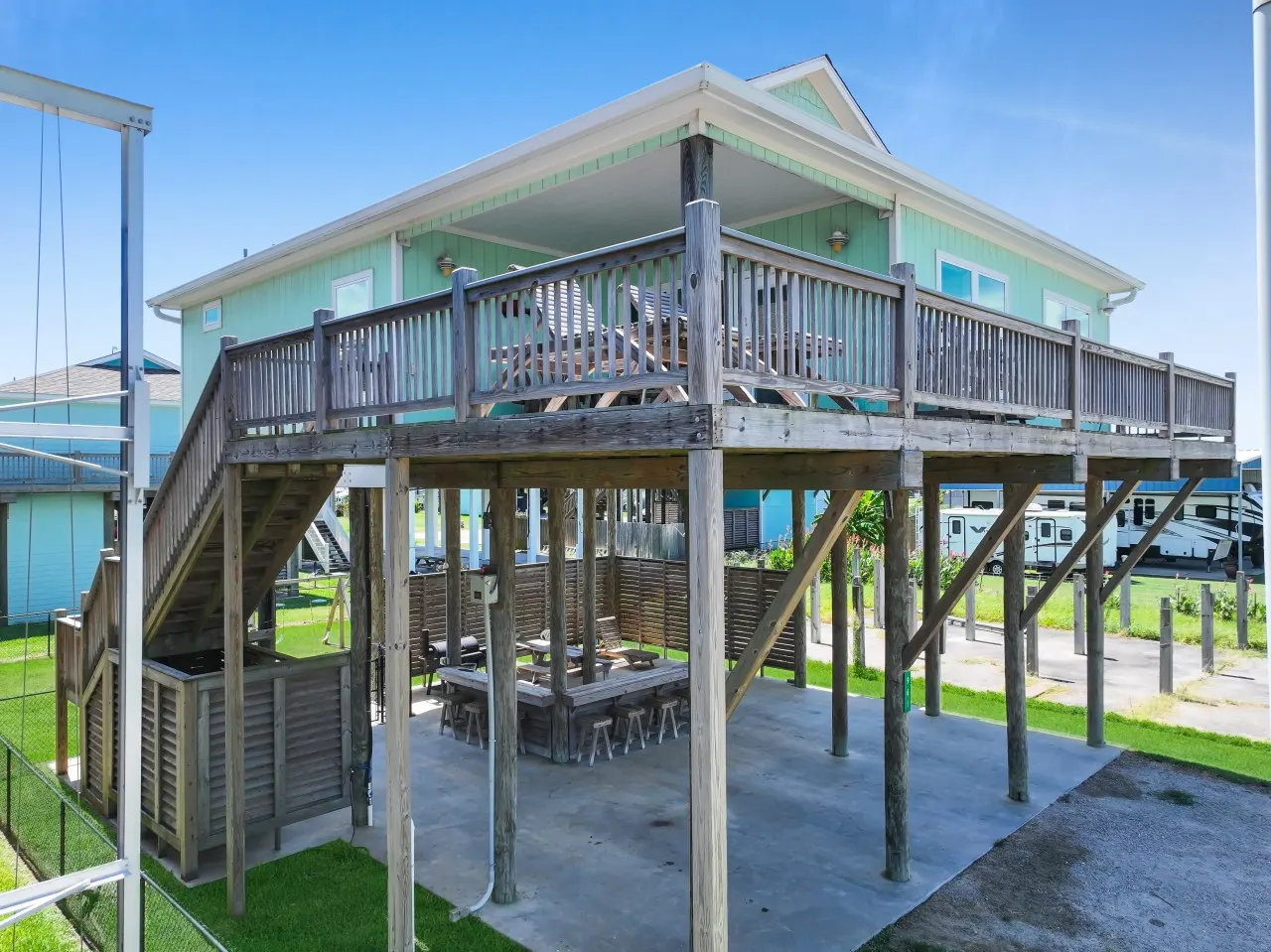Anchors Away, Crystal Beach, Bolivar Peninsula, Sleeps 10, Fenced Back Yard, 3 Bedrooms, Play Set, Walk to Beach, In Tow 14