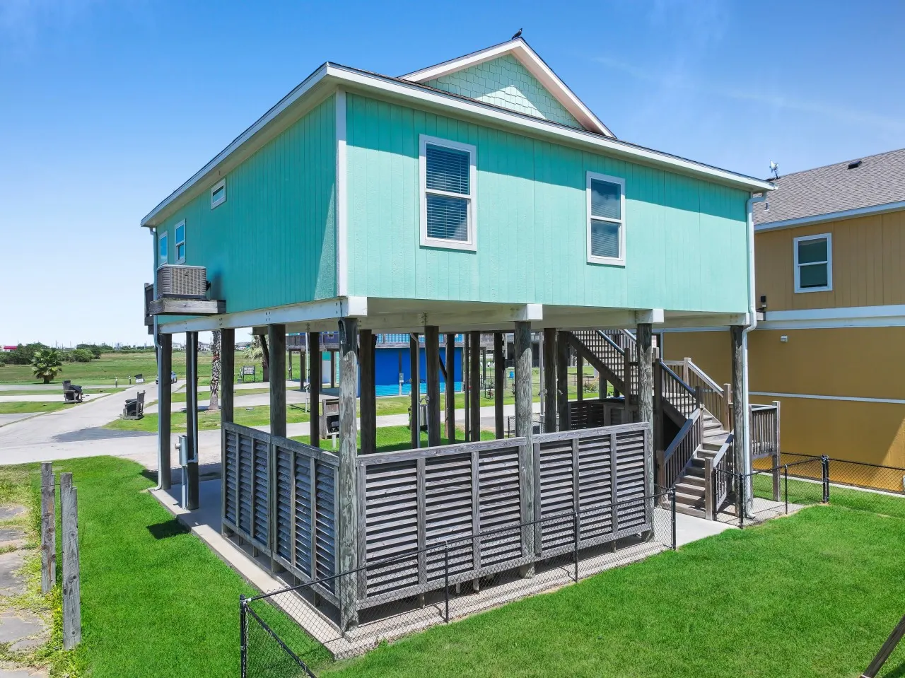 Anchors Away, Crystal Beach, Bolivar Peninsula, Sleeps 10, Fenced Back Yard, 3 Bedrooms, Play Set, Walk to Beach, In Tow 17