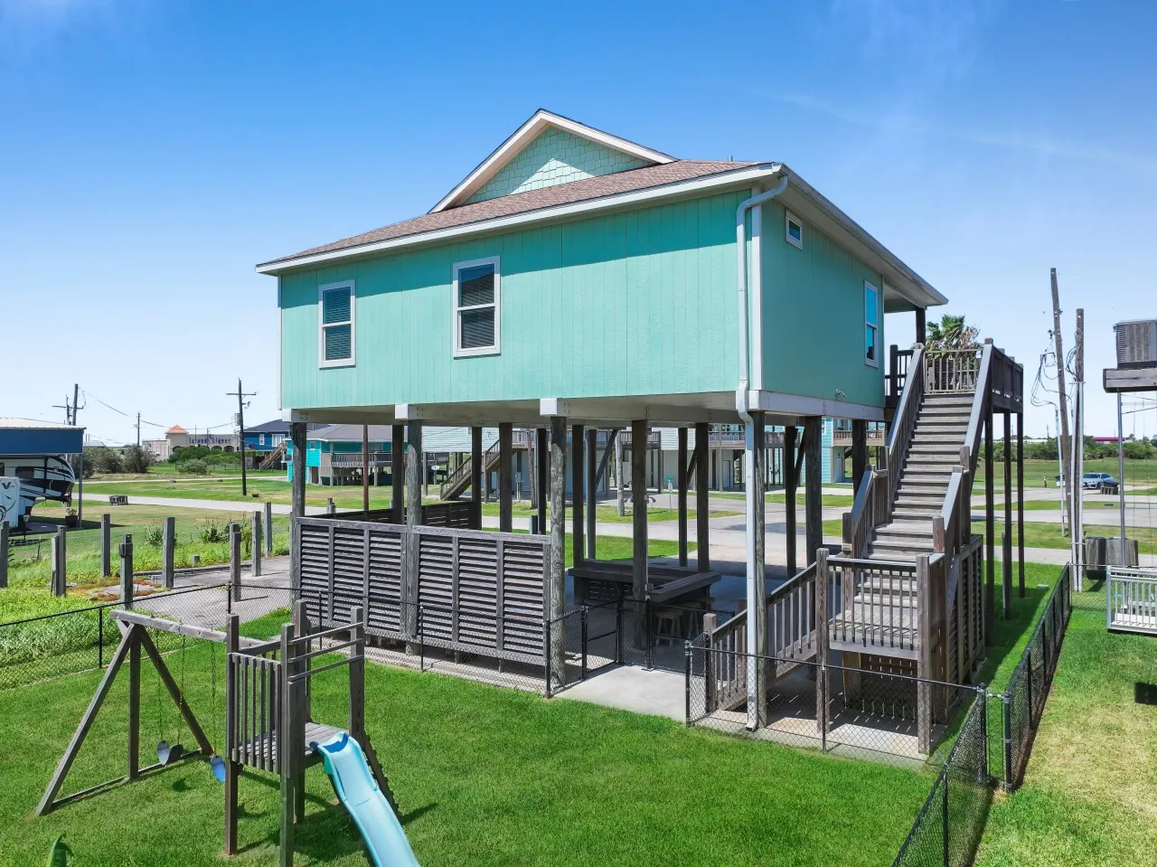 Anchors Away, Crystal Beach, Bolivar Peninsula, Sleeps 10, Fenced Back Yard, 3 Bedrooms, Play Set, Walk to Beach, In Tow 18