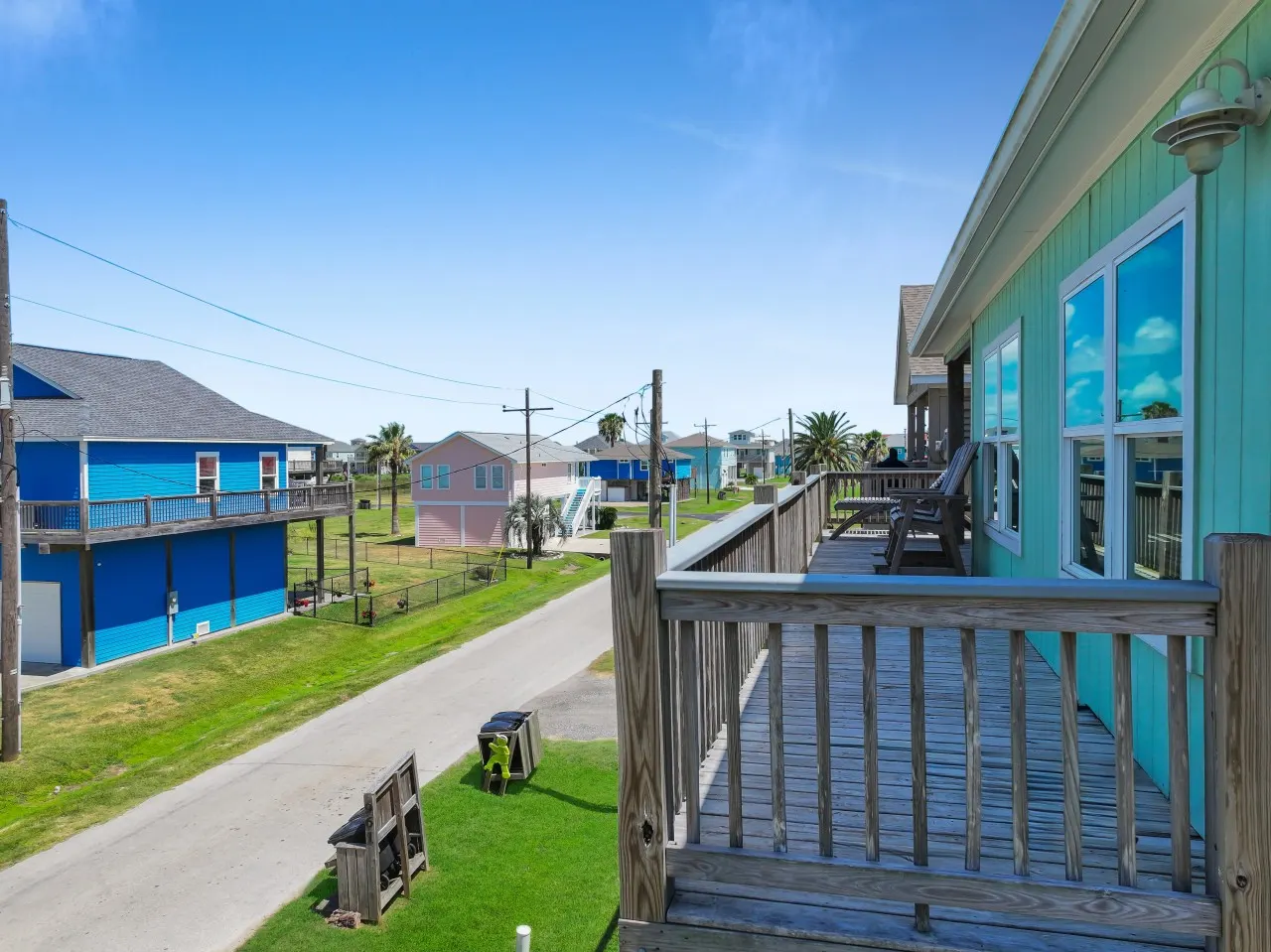 Anchors Away, Crystal Beach, Bolivar Peninsula, Sleeps 10, Fenced Back Yard, 3 Bedrooms, Play Set, Walk to Beach, In Tow 20