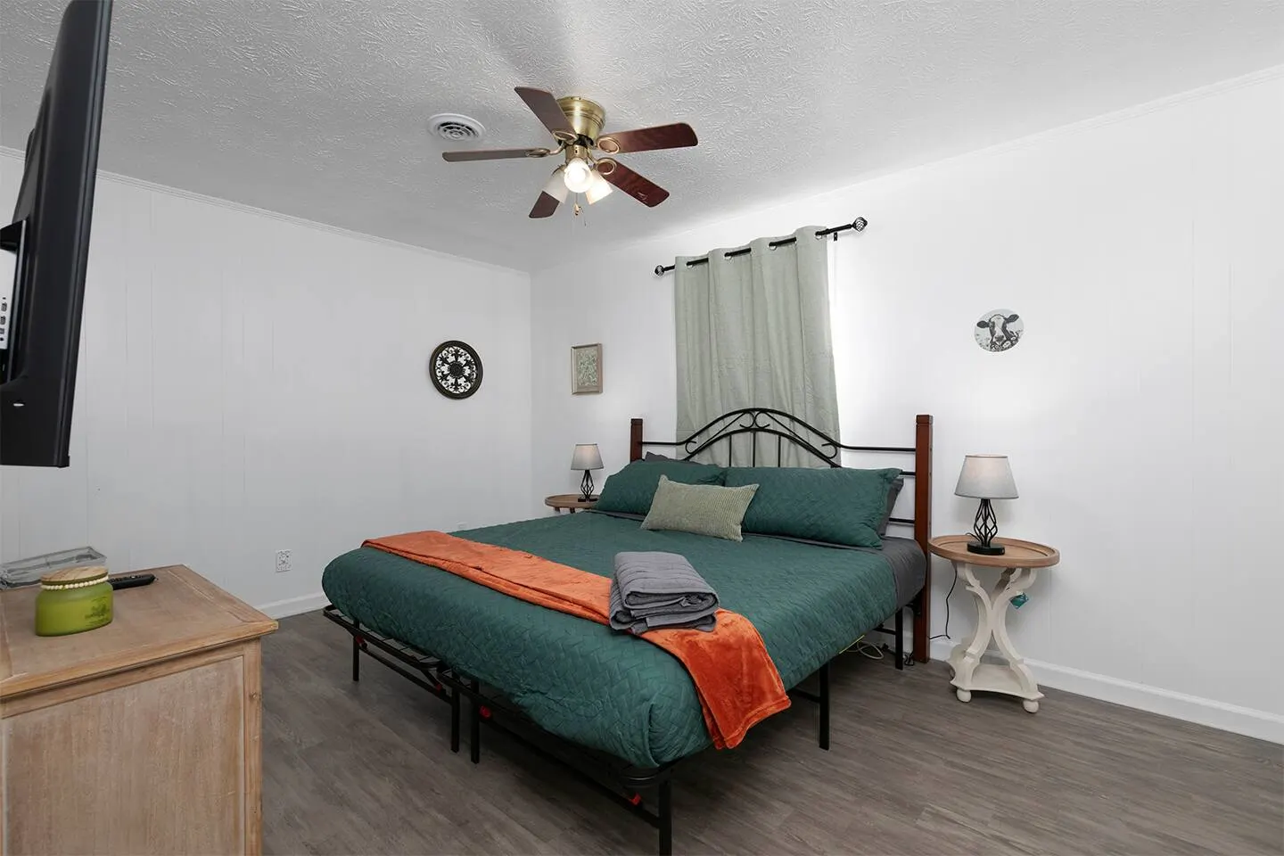 Rustic Retreat w 2 King Beds — photo 2