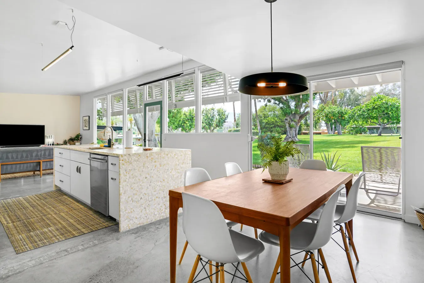 Villa Rosa: Mid Century, Luxury IW Community — photo 2