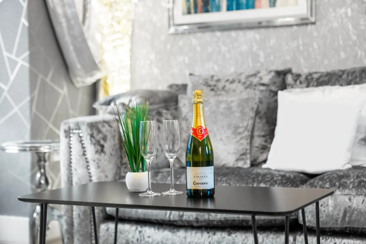 Stylish B1 Apartment - Netflix - Fast WiFi 7