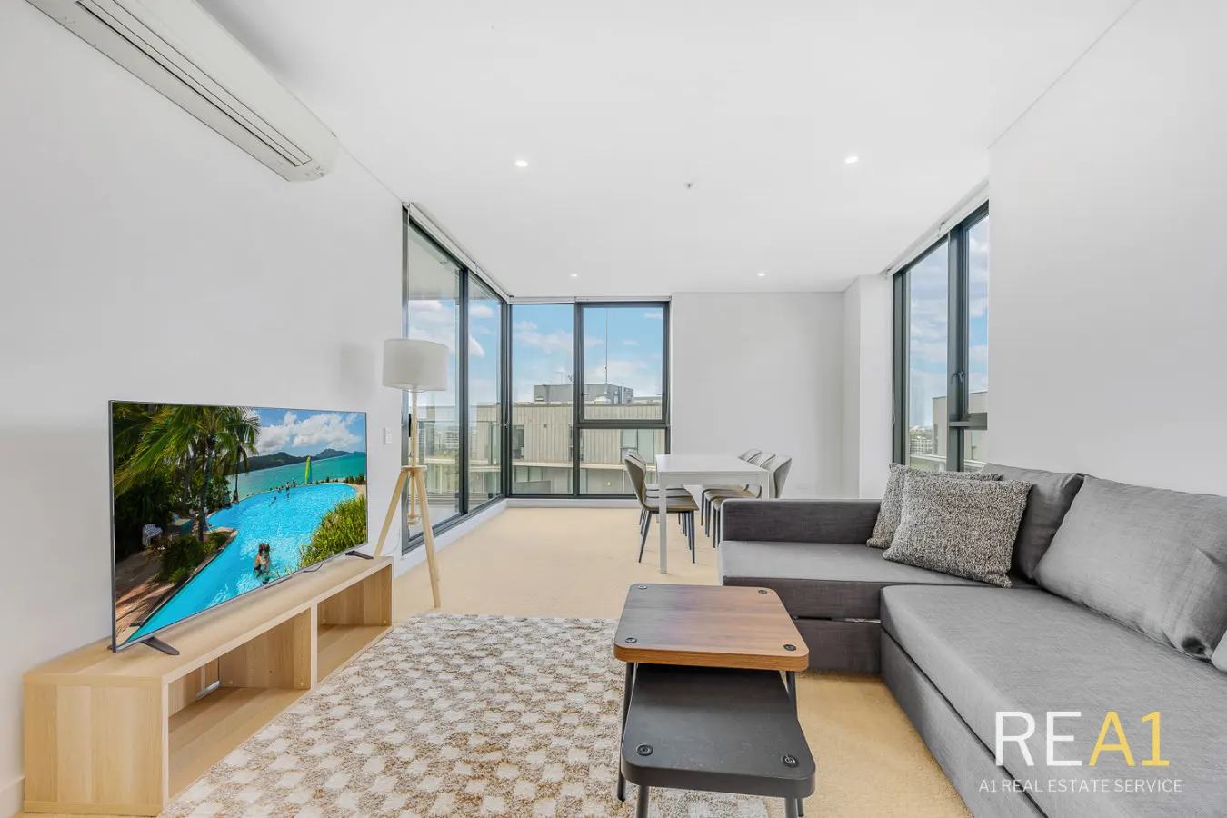 Wolli Creek 2BR | Station, Airport, Pool + Parking