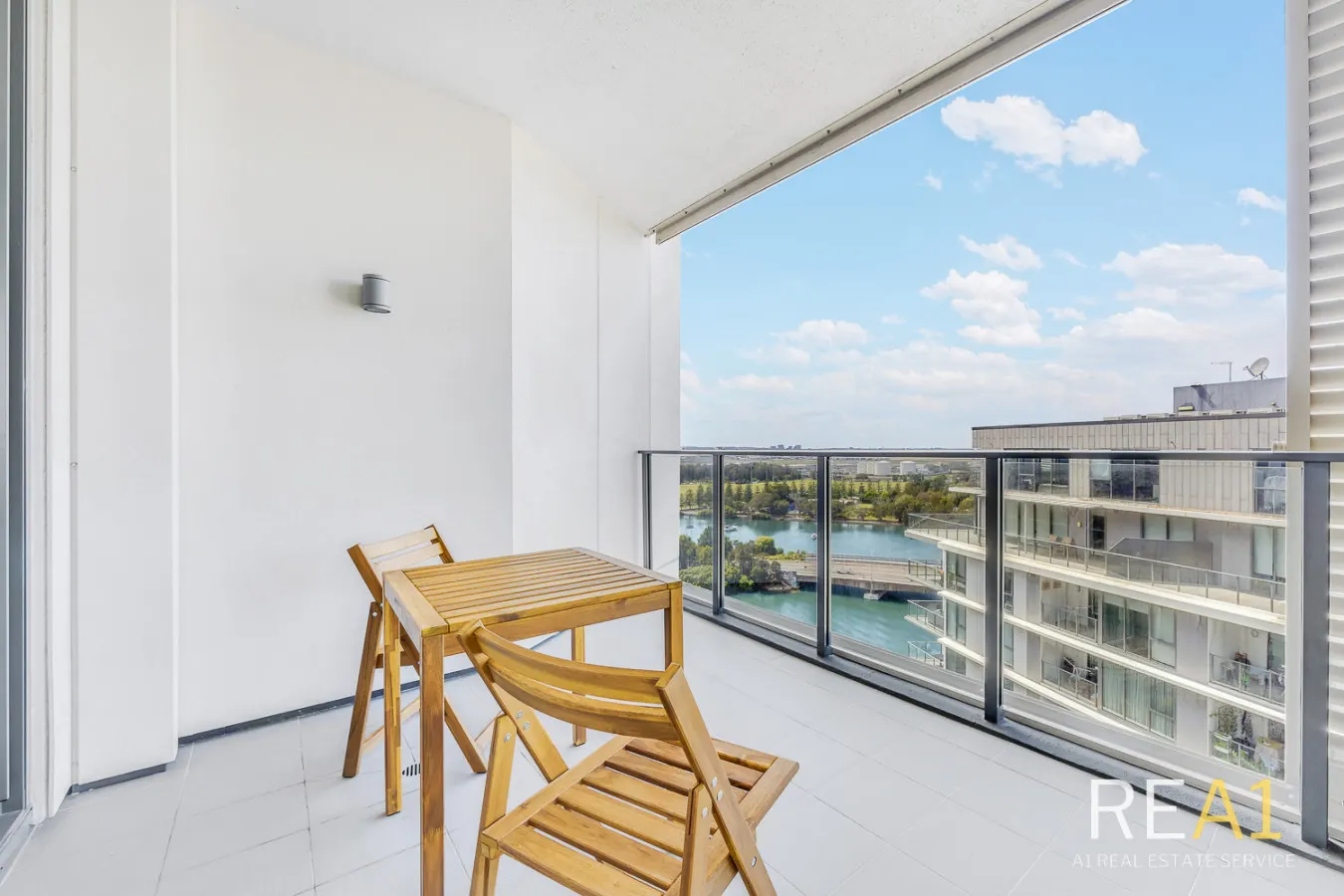 Wolli Creek 2BR Station, Airport, Pool + Parking 19