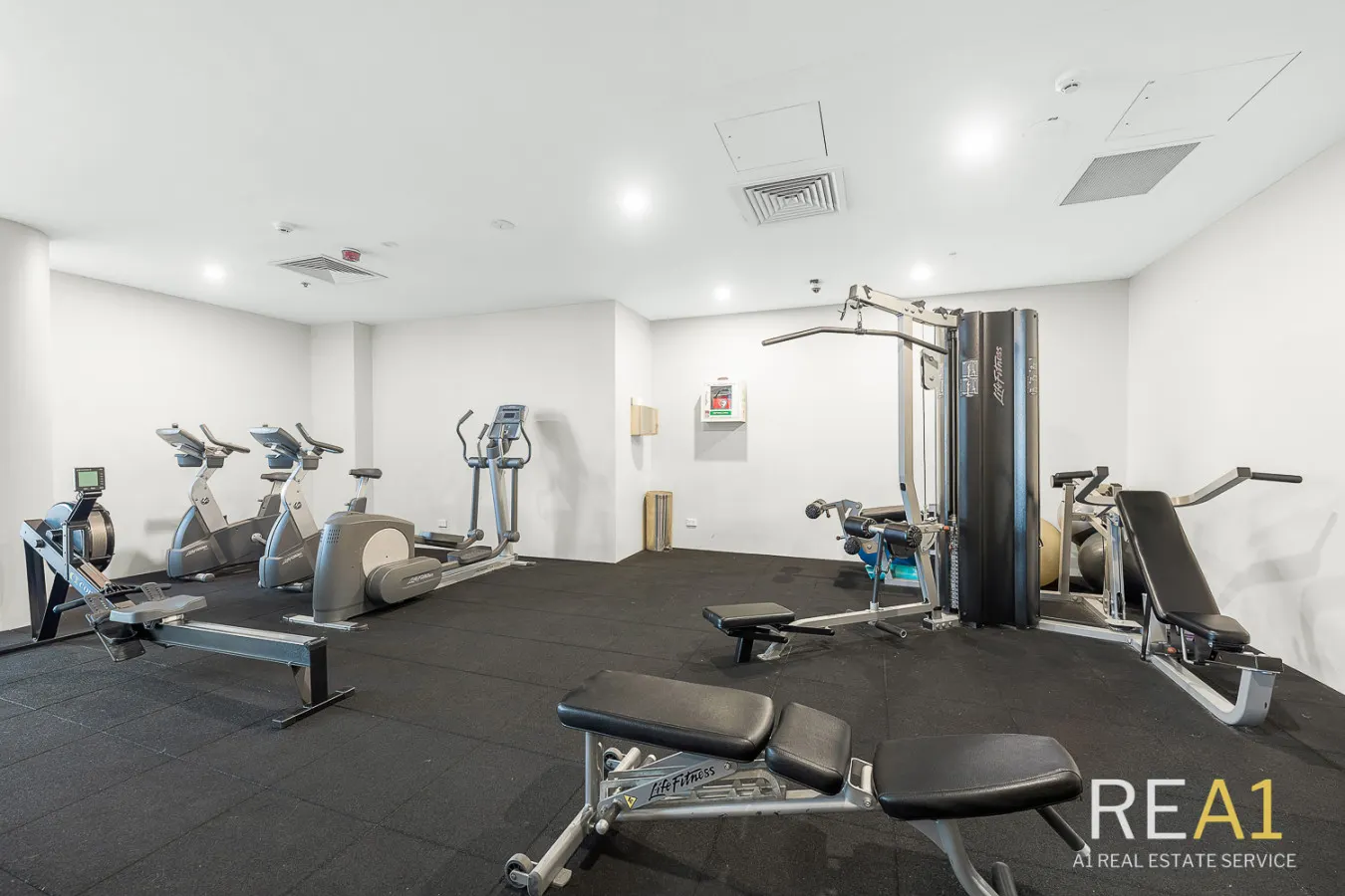 Wolli Creek 2BR Station, Airport, Pool + Parking 20