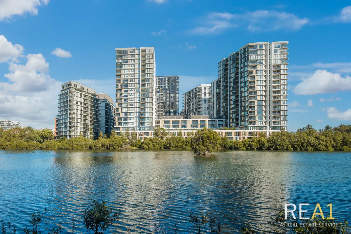 Wolli Creek 2BR Station, Airport, Pool + Parking 8