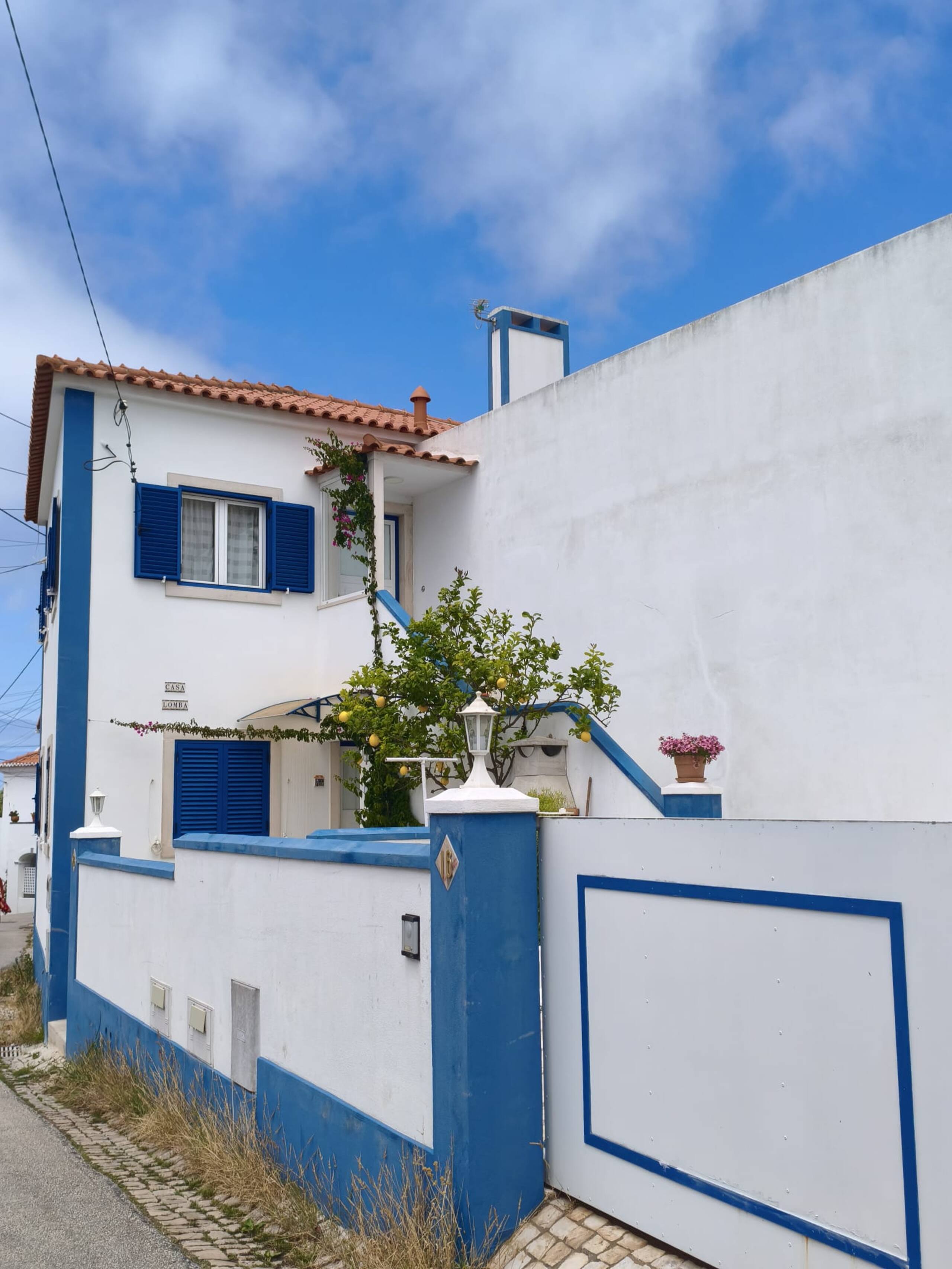 house in a rural village, almoçageme 1