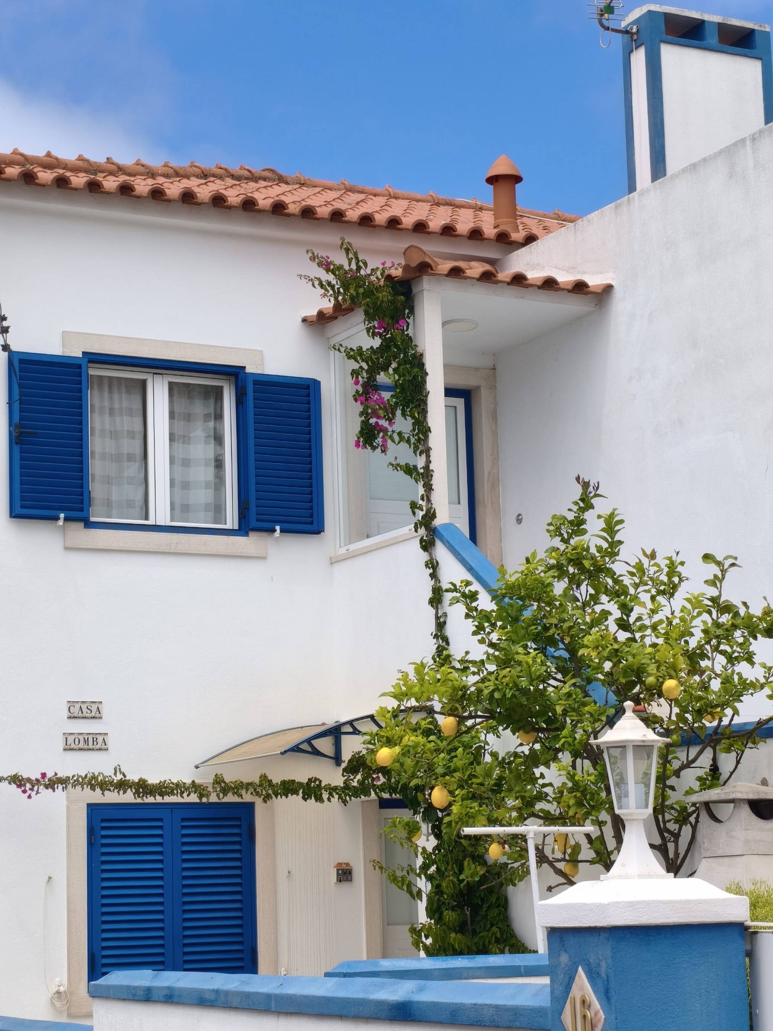 house in a rural village, almoçageme 3