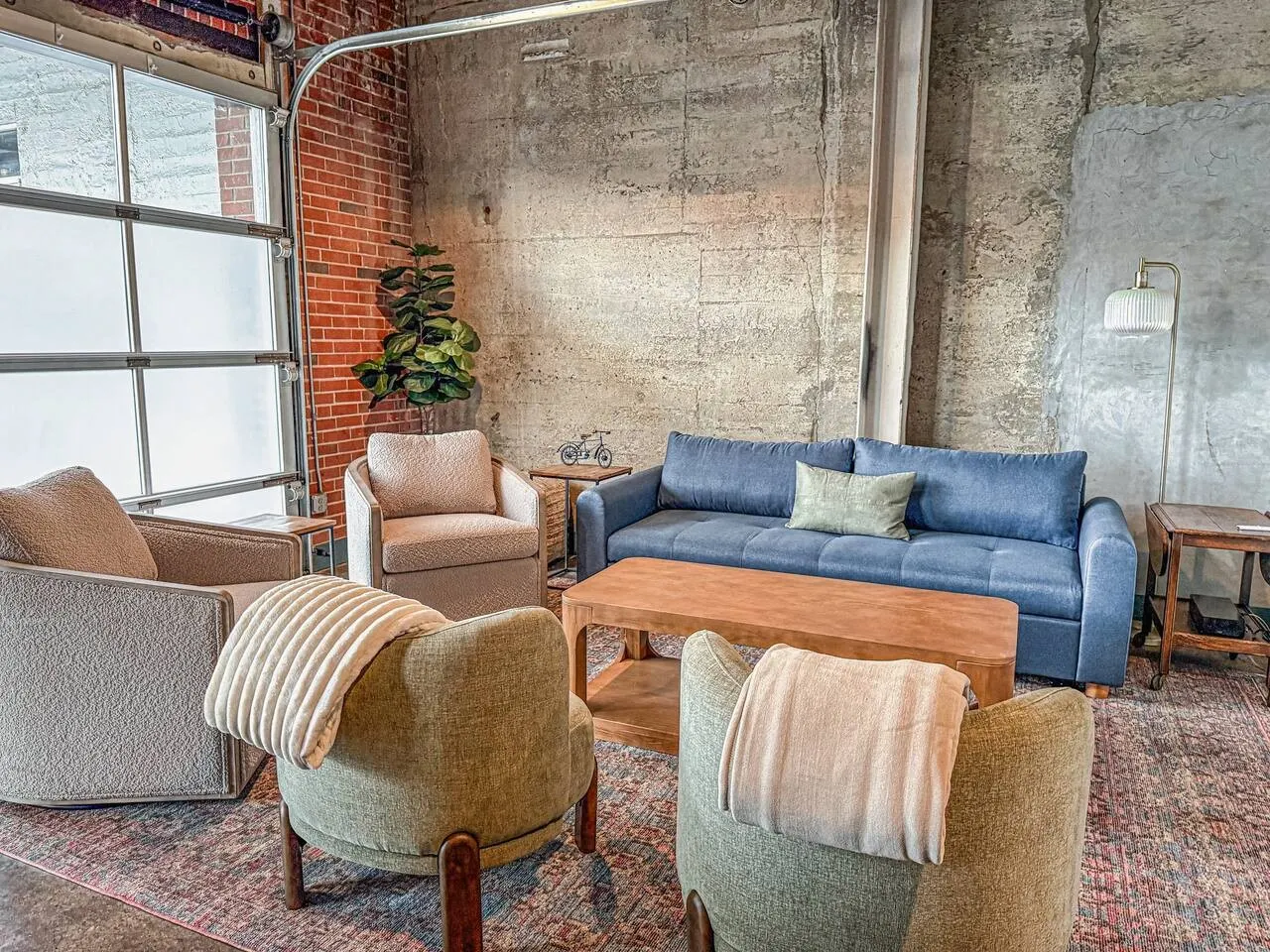 Jackson Ave | Indoor-Outdoor Patio+2 Free parking — photo 2