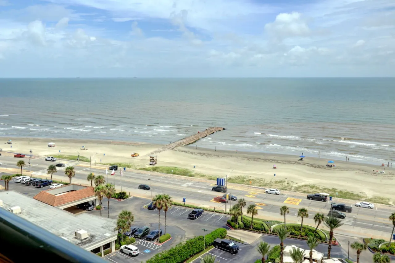 Gorgeous San Luis Condo! Amazing Pool & Amenities 20