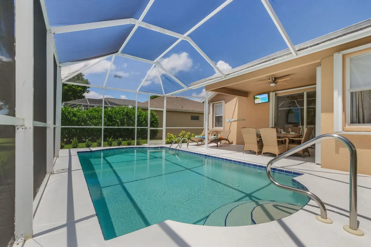 Blue Bayou Oasis * Luxury Pool Home & Sunshine! Sunrise Pool Views