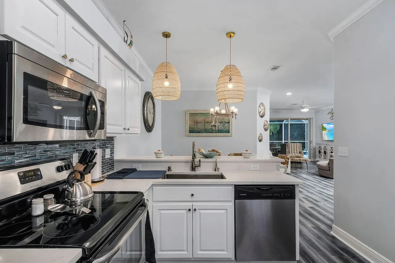 Blue Bayou Oasis * Luxury Pool Home & Sunshine! Sunrise Pool Views 7
