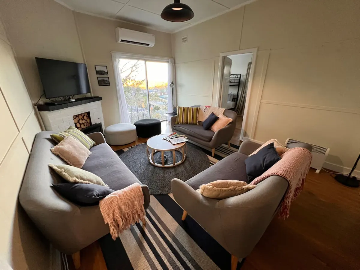 Pine Hill Cottage - shabby chic & peaceful haven
