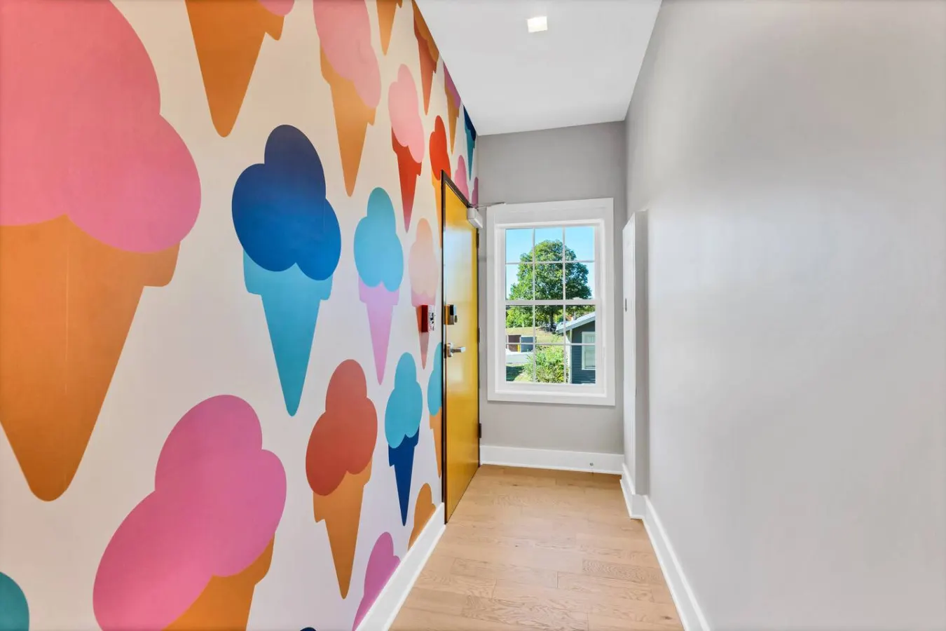 The Ice Cream Parlor Penthouse Suite 10