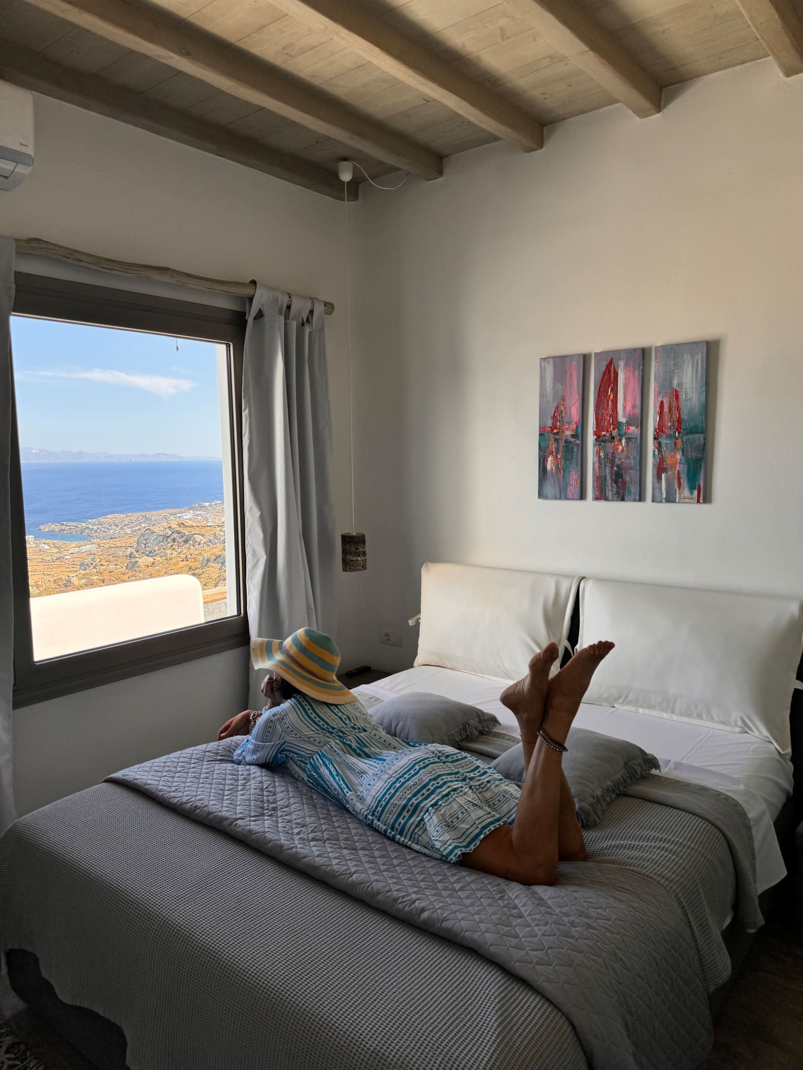 seaview suite/jacuzzi spa/Mykonos/amallini suites 11