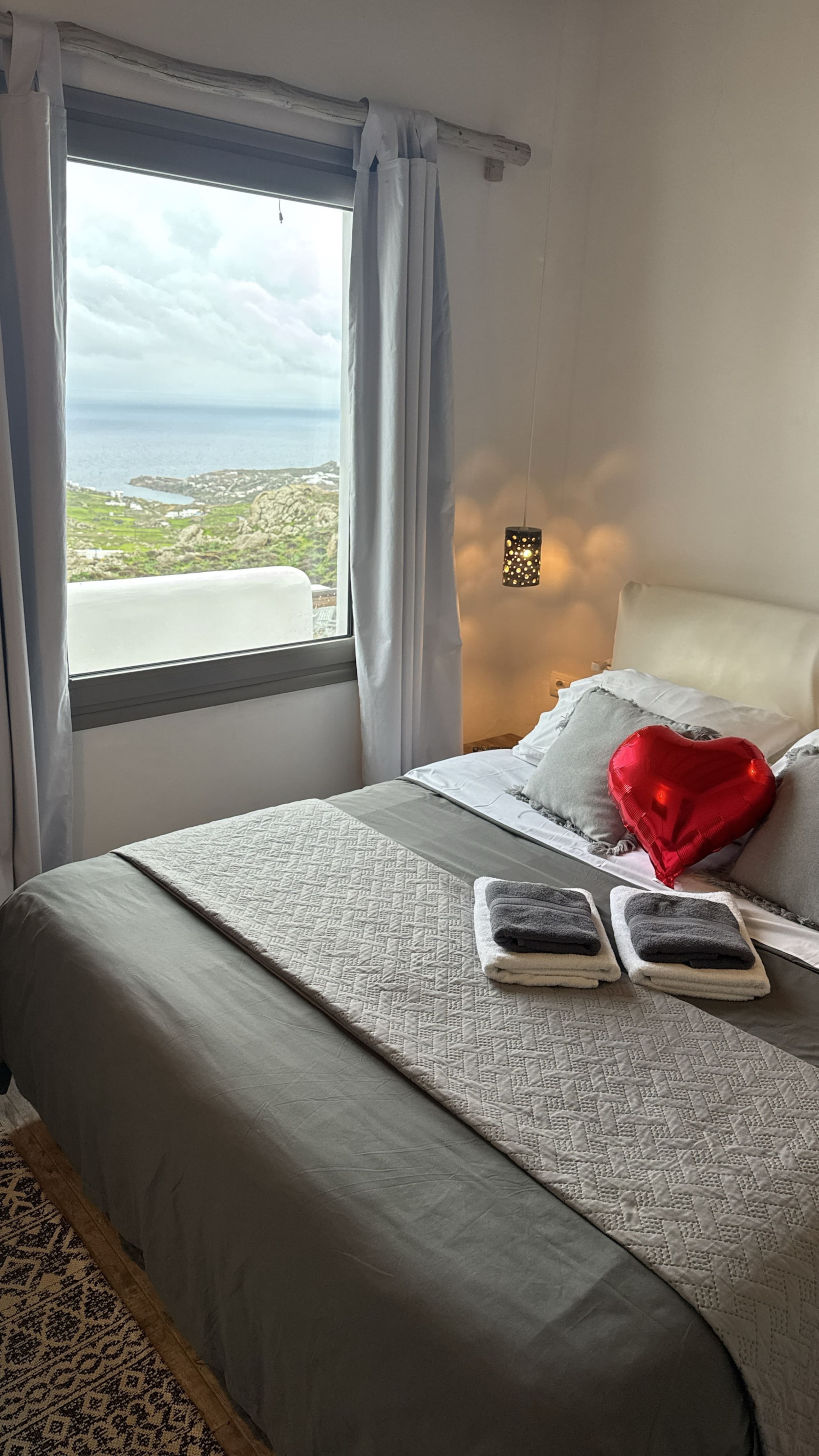 seaview suite/jacuzzi spa/Mykonos/amallini suites 10