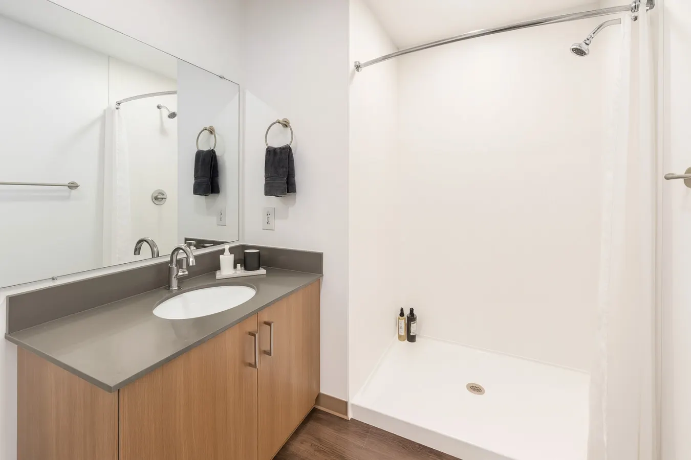 Five Points South Spacious 2BR w/ 2 Queens D5 15
